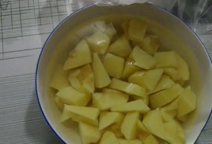 Cách làm món thịt bò hầm từ đầu bếp: Thêm 1 thìa này&nbsp;thịt&nbsp;mềm ngon ngay cả khi không cần đến nồi áp suất-3