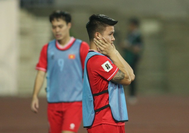 Người đại diện Quang Hải: HLV Troussier chưa bao giờ nhận sai dù tuyển Việt Nam thua đến 10 trận-1