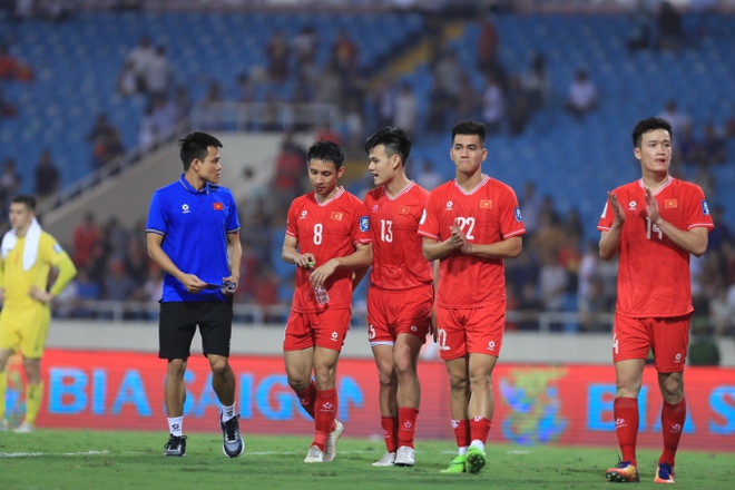 Ngay trước khi HLV Troussier chia tay tuyển Việt Nam, đội trưởng Đỗ Hùng Dũng: HLV có người đến người đi nhưng Việt Nam là còn mãi-3