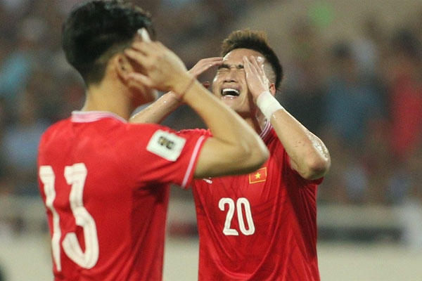 Hội cầu thủ Việt Nam đồng loạt đăng bài chia tay HLV Troussier, Quang Hải chưa lên tiếng-11