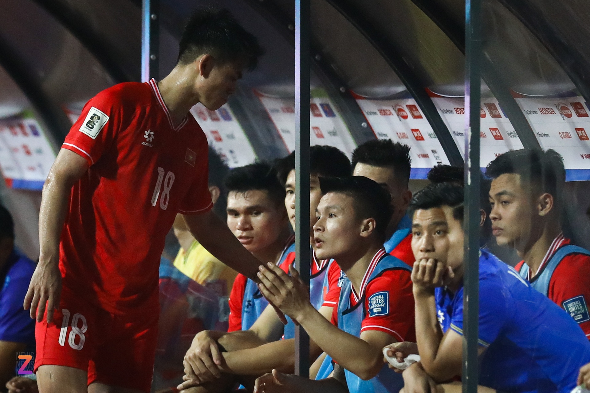 HLV Troussier hai lần bắt Quang Hải khởi động nhưng không cho vào sân-9