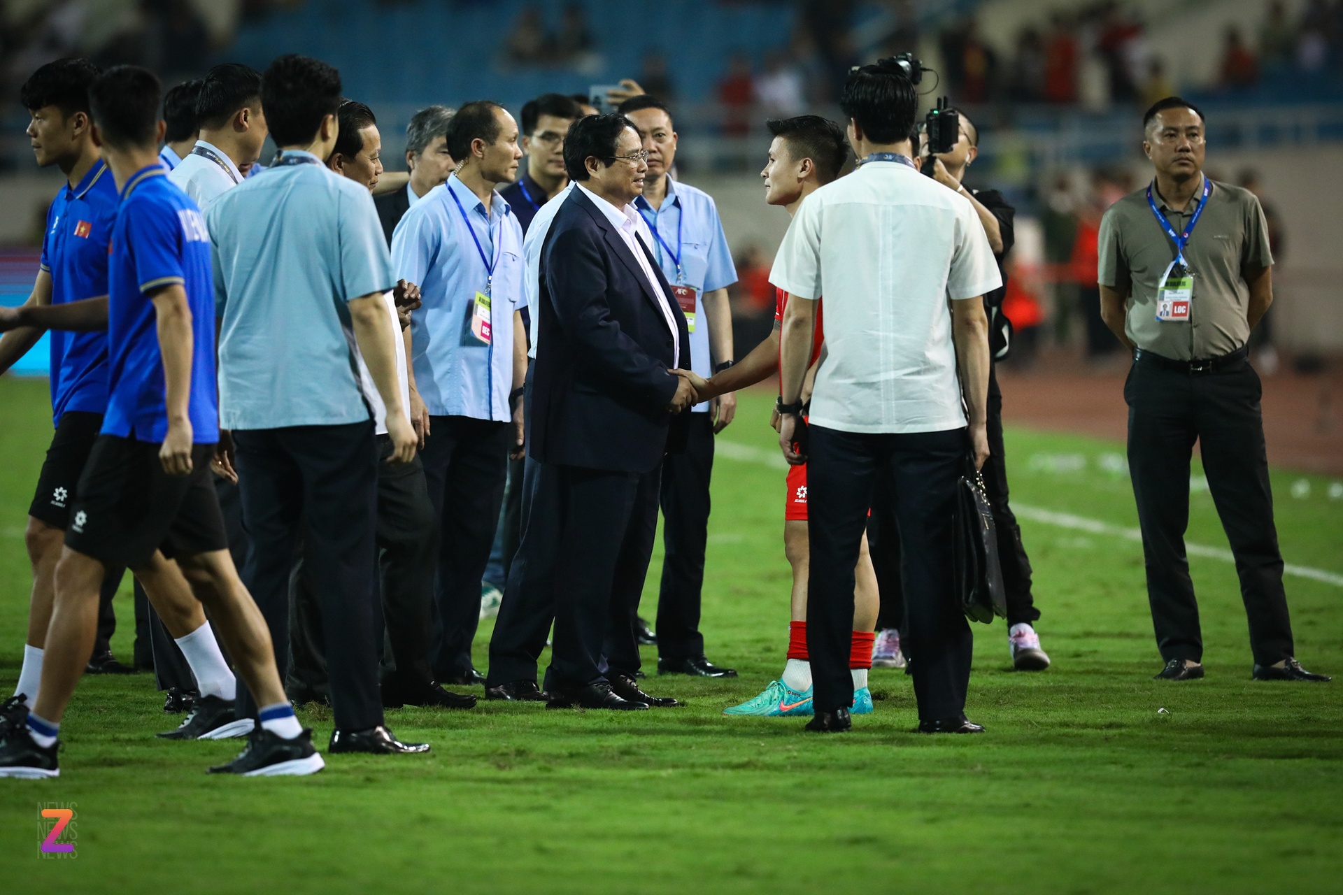 HLV Troussier hai lần bắt Quang Hải khởi động nhưng không cho vào sân-12