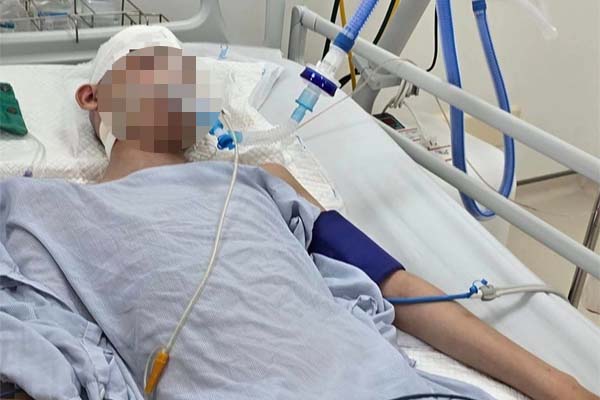 Mẹ khóc nấc bên giường bệnh con trai lớp 8 bị đánh chết não, tiết lộ thêm nhiều chi tiết đau lòng-8