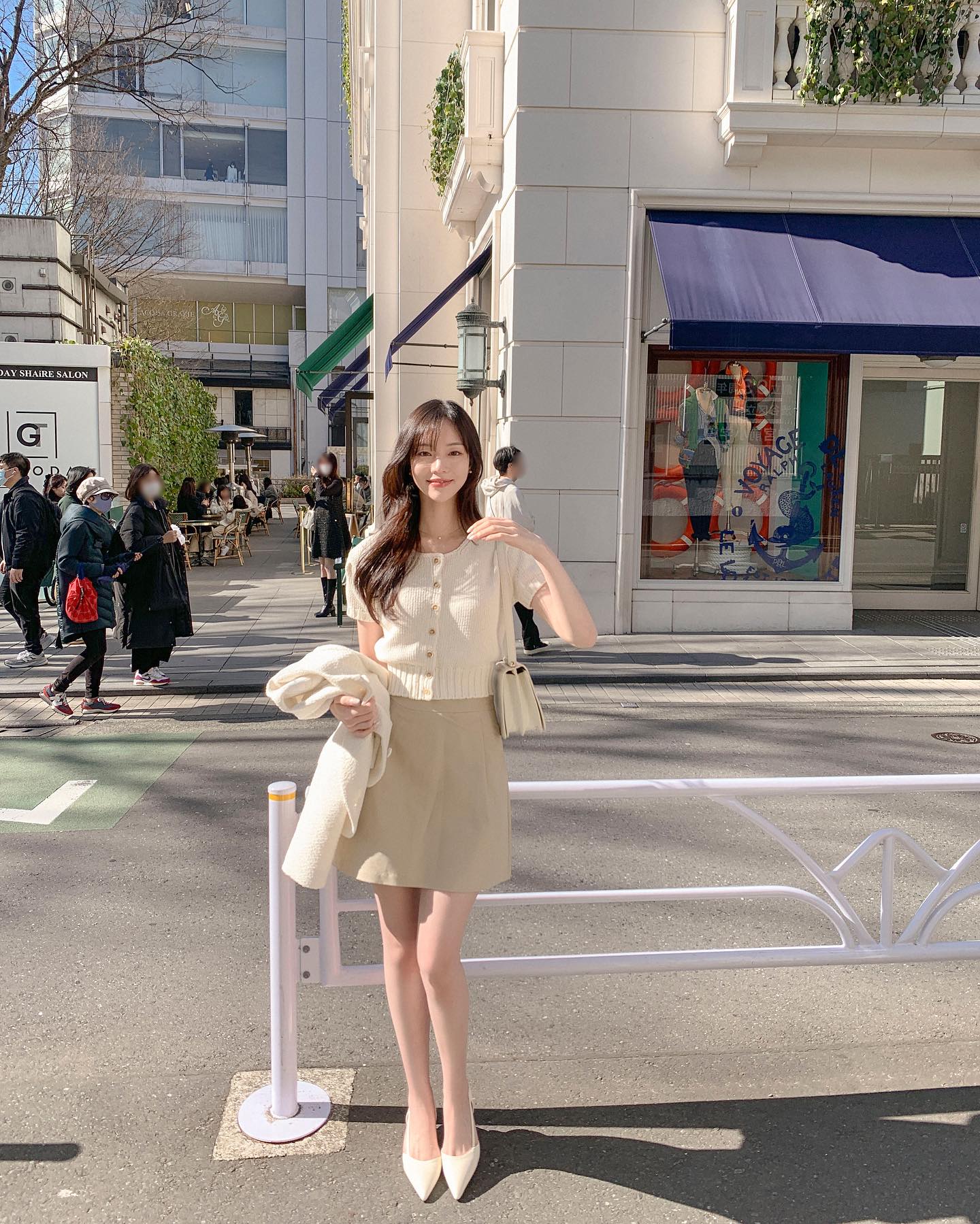 10 set chân váy tối giản giúp chị em mặc đẹp xuất sắc mà không tốn công sức-3