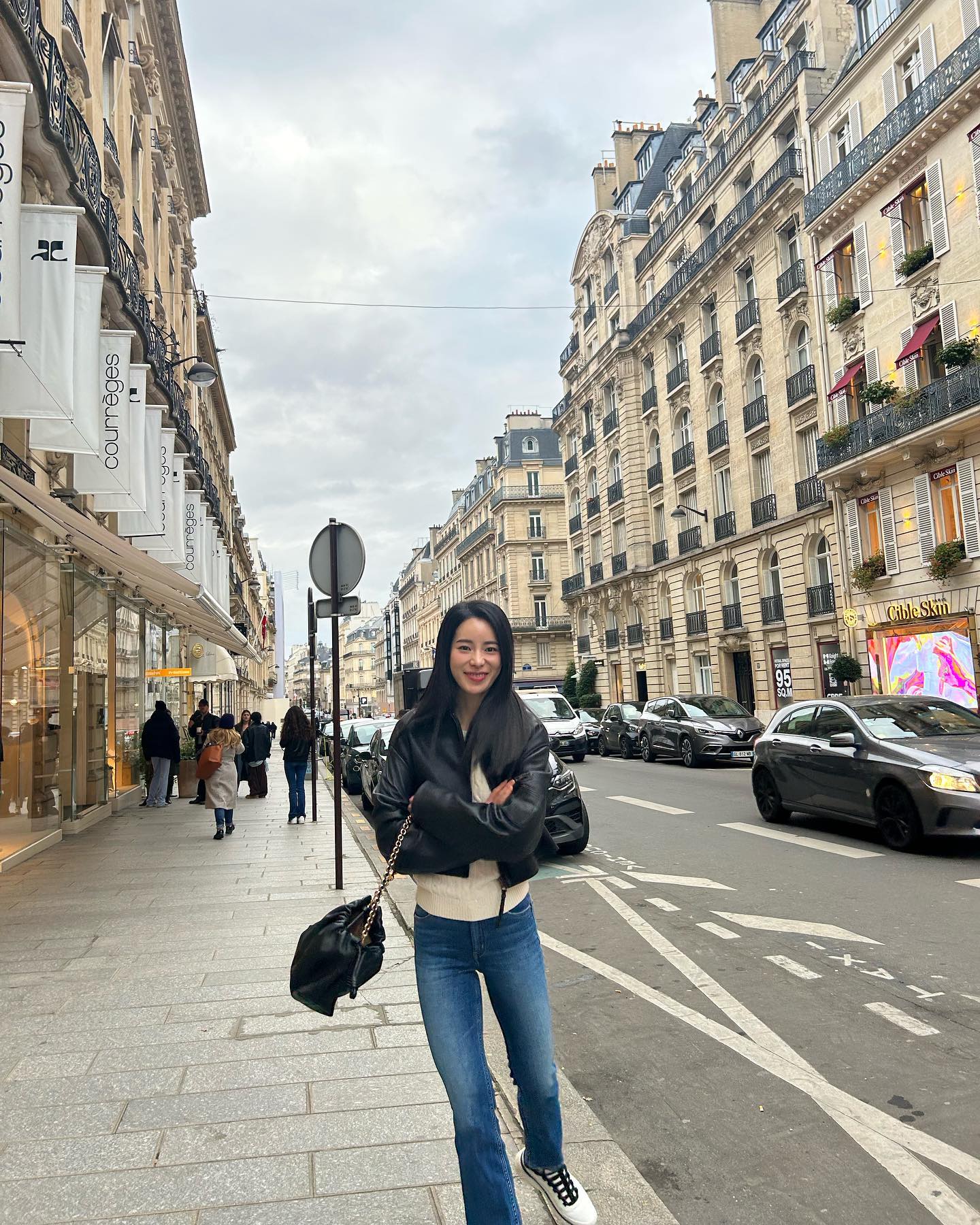 Lim Ji Yeon gợi ý 10 cách mặc quần jeans nổi bật, tôn dáng cho phụ nữ U40-2