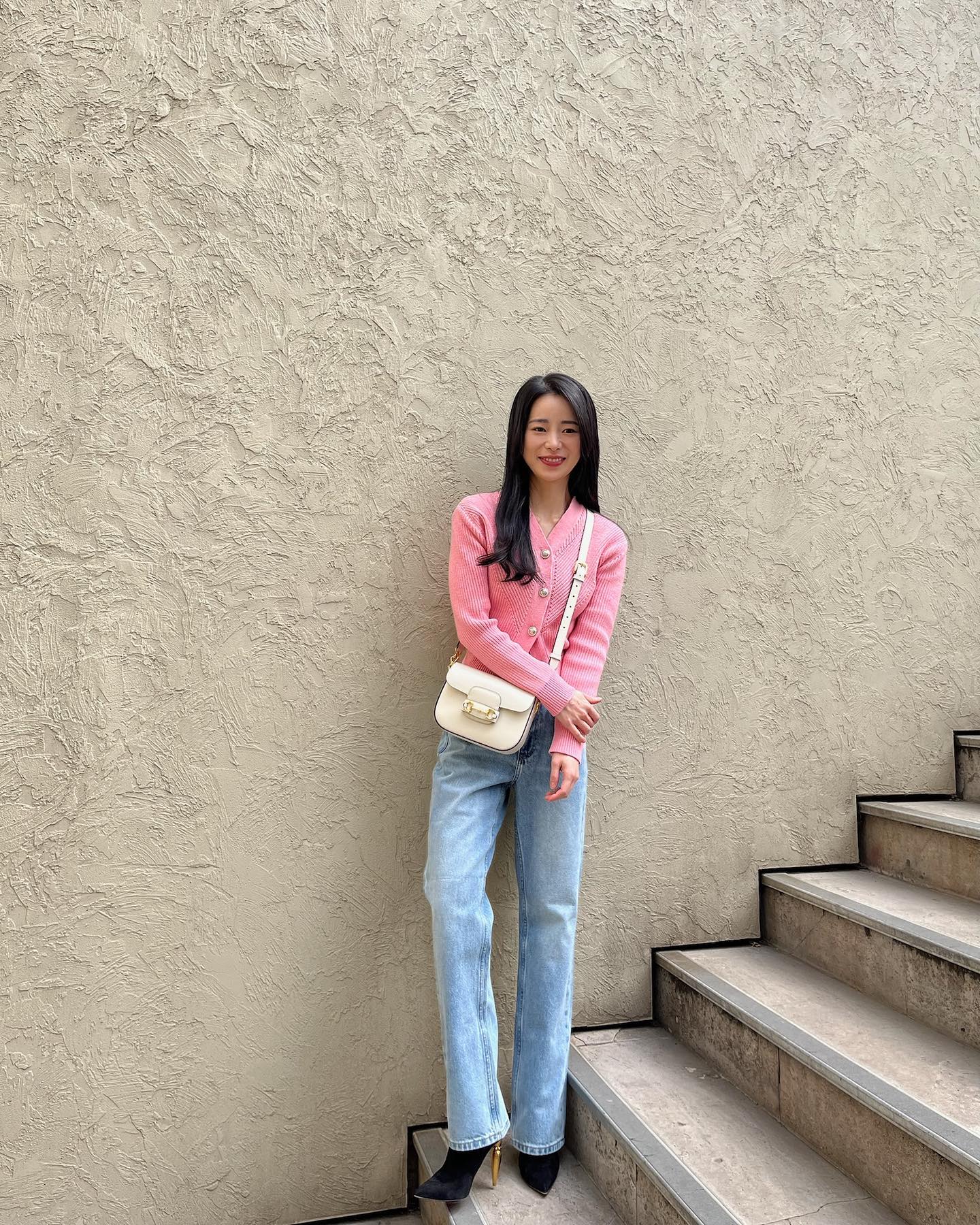 Lim Ji Yeon gợi ý 10 cách mặc quần jeans nổi bật, tôn dáng cho phụ nữ U40-5