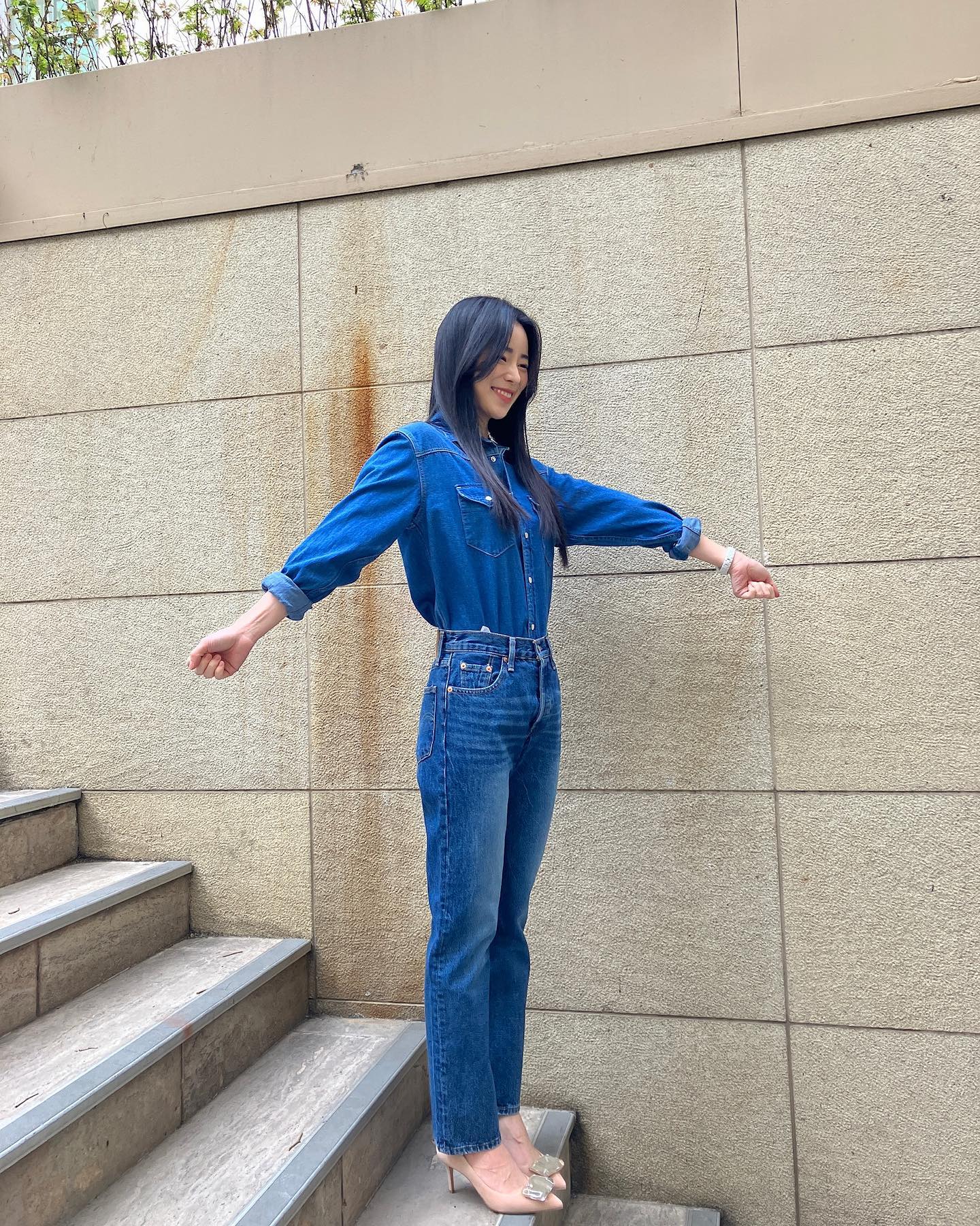 Lim Ji Yeon gợi ý 10 cách mặc quần jeans nổi bật, tôn dáng cho phụ nữ U40-6