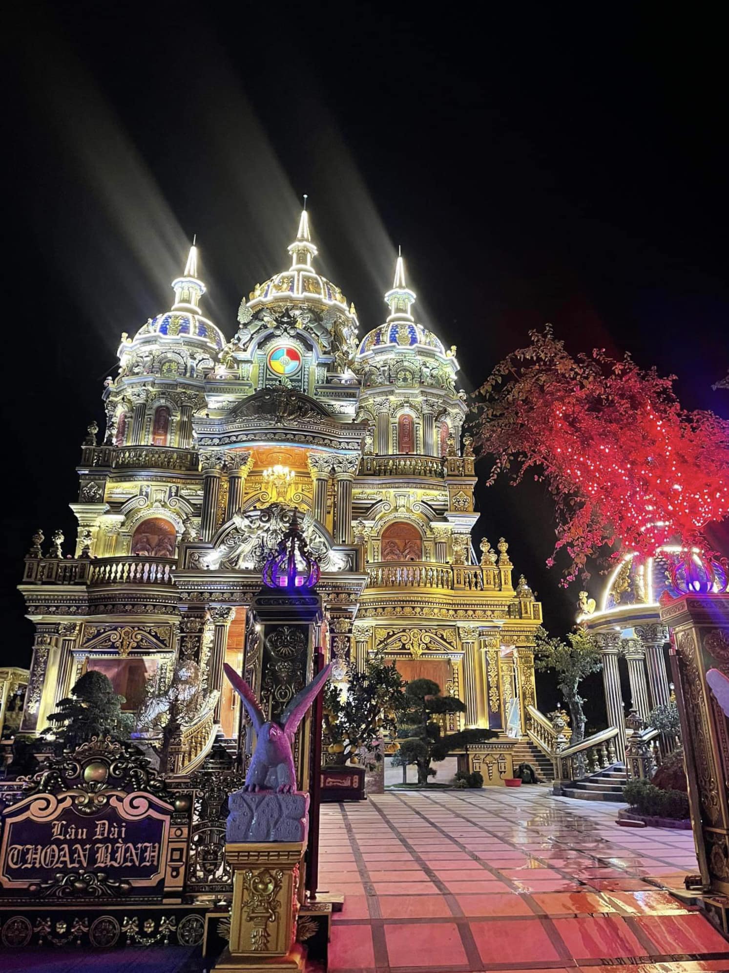 Đại gia đồng nát” mở cửa lâu đài 100 tỷ cho bà con vào xem, ngày đón 300 người, có cả khách Tây-8