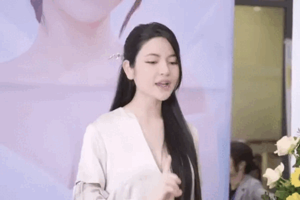 Cô dâu Chu Thanh Huyền xinh như công chúa trong ngày cưới Quang Hải, được cả làng khen vì xinh đẹp lại còn lễ phép-10