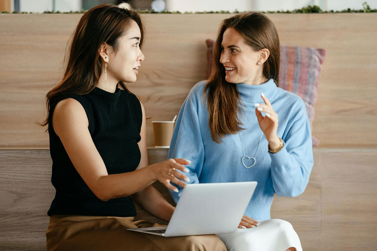 Cú lật mặt của chị đồng nghiệp thân thiết khiến tôi xây xẩm mặt mày-1