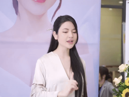 Ảnh cam thường mới nhất của Chu Thanh Huyền trước ngày cưới Quang Hải: Vòng 2 khiến netizen xôn xao-2
