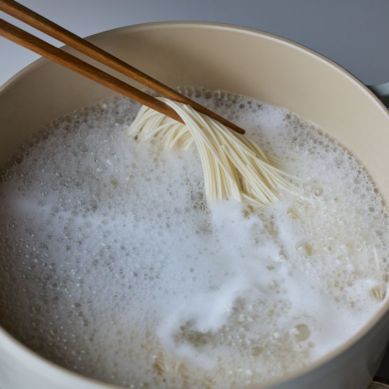 Thêm một cách làm món mì trộn dễ mà ngon vào những ngày chán ăn cơm-1