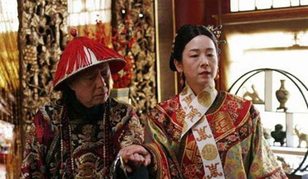 Từ Hi thái hậu mỗi lần tắm đều đem theo thái giám, trong phòng thường phát ra tiếng kêu đau đớn: Vì sao?-3