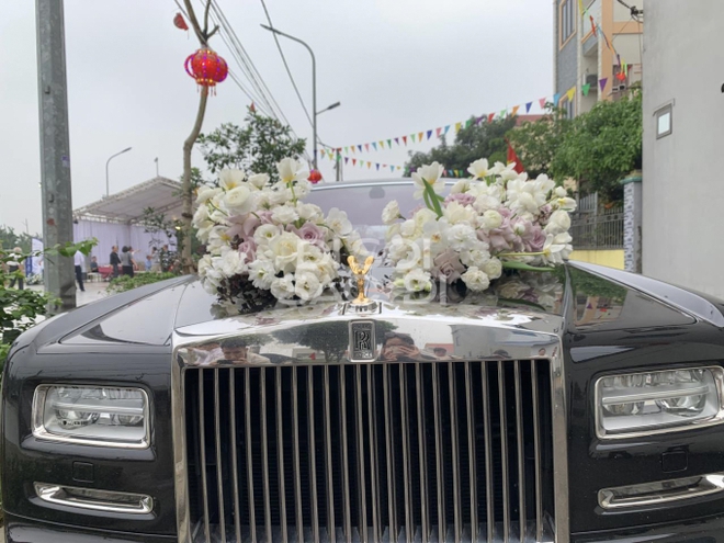 Cận cảnh xe hoa 14 tỷ Quang Hải dùng để đón cô dâu Chu Thanh Huyền-2