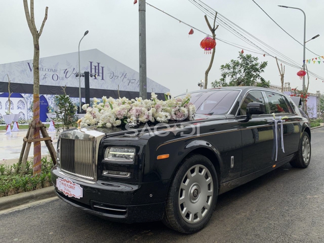 Cận cảnh xe hoa 14 tỷ Quang Hải dùng để đón cô dâu Chu Thanh Huyền-3