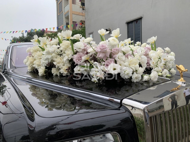 Cận cảnh xe hoa 14 tỷ Quang Hải dùng để đón cô dâu Chu Thanh Huyền-4