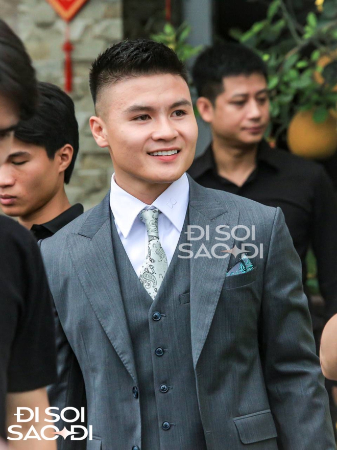 Quang Hải xuất hiện cực bảnh bao, cùng bố mẹ tất bật chuẩn bị cho đám cưới với Chu Thanh Huyền-2