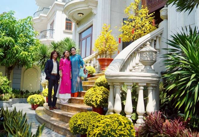 Nữ danh hài từng ăn cà chua qua ngày, giờ sống trong biệt phủ 1.500m2, an yên bên chồng con-10