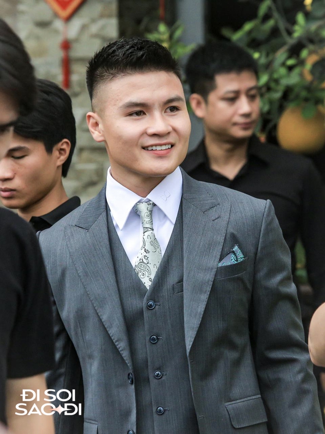 Quang Hải bảnh bao như tổng tài, được mẹ chăm chút trước khi lên đường đi đón dâu-9