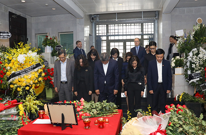 Lãnh đạo thành phố Hà Nội ghi sổ tang tưởng niệm các nạn nhân trong vụ khủng bố tại thủ đô Moskva (Liên bang Nga)-2