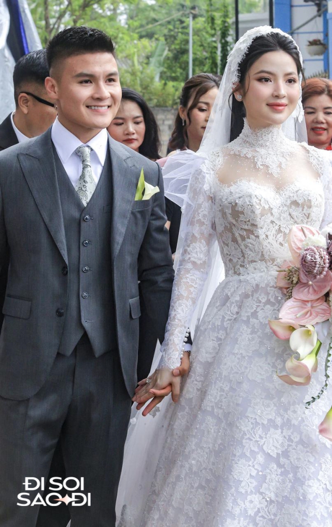 Quang Hải có hành động tinh tế với Chu Thanh Huyền ở đám cưới, lộ biểu cảm căng thẳng trước họ nhà gái-1