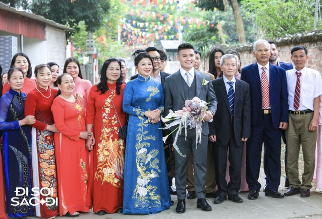 Quang Hải có hành động tinh tế với Chu Thanh Huyền ở đám cưới, lộ biểu cảm căng thẳng trước họ nhà gái-11