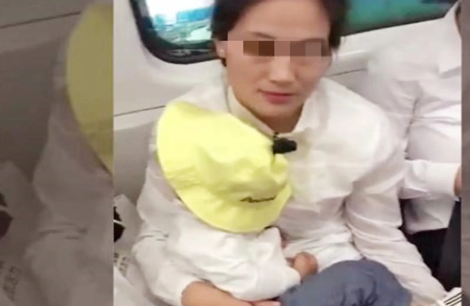 Trên cùng một toa tàu, 2 phong cách dạy con kinh điển được tái hiện: Giờ mới hiểu khác biệt của gia đình có giáo dục-2