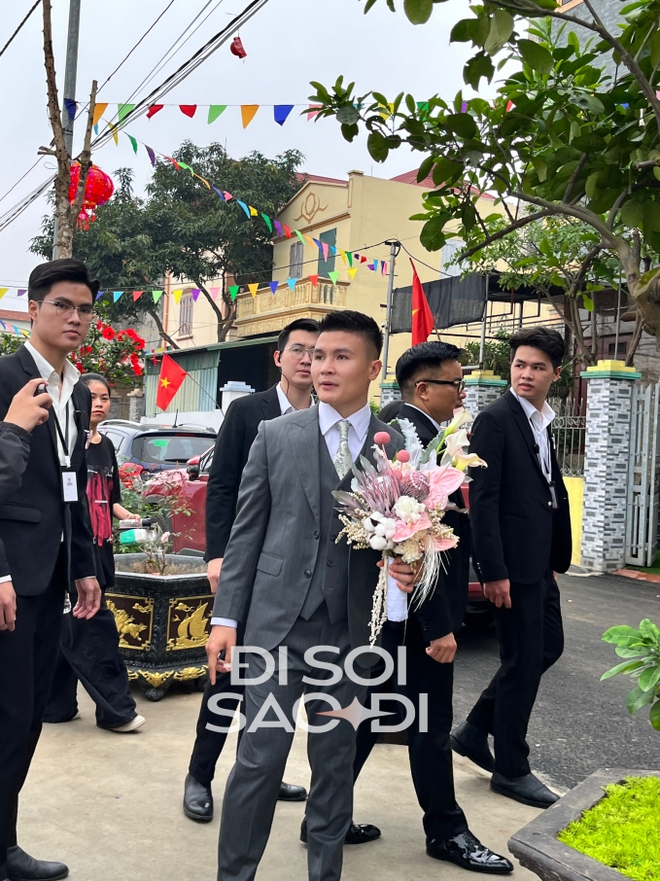 Bó hoa Quang Hải cầm đi trao cho Chu Thanh Huyền trong ngày cưới: Ý nghĩa đặc biệt với ước mong hôn nhân không còn sóng gió-6