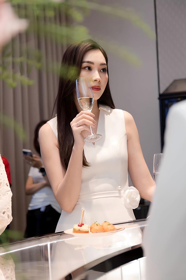 Hoa hậu đẹp nhất nhì V-biz” nhan sắc sau hơn 1 thập kỷ đăng quang-8