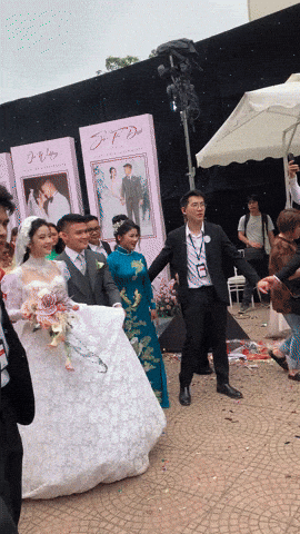 Quang Hải thuê dàn vệ sĩ hùng hậu bảo vệ Chu Thanh Huyền, không khác gì đám cưới sao hạng A showbiz-1