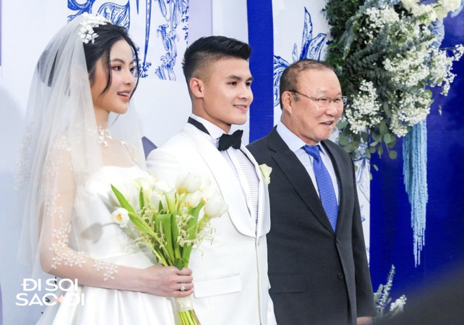 HLV Park Hang-seo dặn dò Quang Hải trong ngày cưới Chu Thanh Huyền, ông Troussier vắng mặt sau lùm xùm ngó lơ Hải con-1