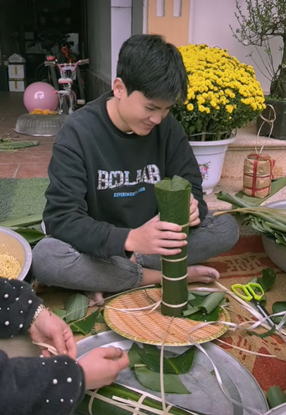 Anh trai Quang Hải bỗng viral trên MXH: Mặc đồ basic vẫn thu hút, visual sáng trưng không kém chú rể là bao-6