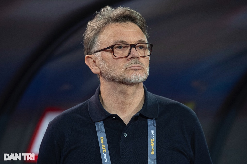 Báo Pháp bị sốc khi HLV Troussier mất việc ở Việt Nam-1