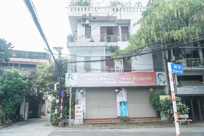 Ngôi nhà của thiếu niên đánh nam sinh lớp 8 chết não bị người dân quá khích ném gạch và chất bẩn-1