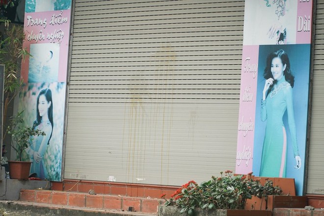 Ngôi nhà của thiếu niên đánh nam sinh lớp 8 chết não bị người dân quá khích ném gạch và chất bẩn-3