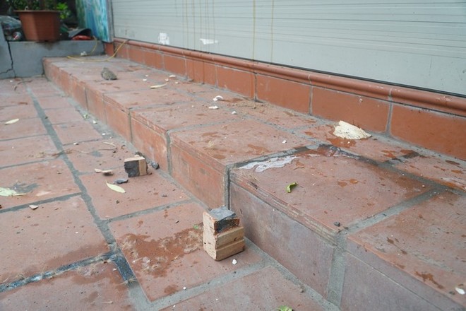 Ngôi nhà của thiếu niên đánh nam sinh lớp 8 chết não bị người dân quá khích ném gạch và chất bẩn-4