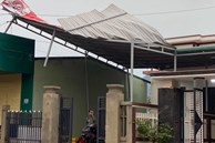Lốc xoáy ở Quảng Trị giật bay hàng chục mái nhà