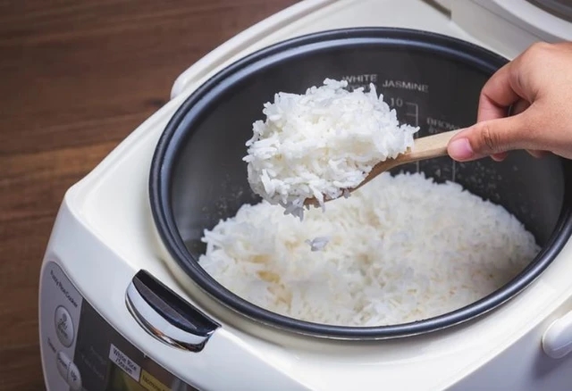 Nồi cơm điện âm thầm ngốn điện năng, lỗi do người sử dụng: Biết thêm 1 mẹo, hóa đơn cuối tháng nhẹ bớt-1