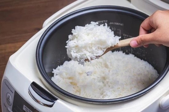 Nồi cơm điện âm thầm