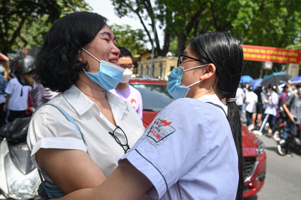 Thi vào lớp 10 ở Hà Nội năm 2024: Tỉ lệ chọi cao, 135.000 học sinh sắp trải qua kỳ thi áp lực-2