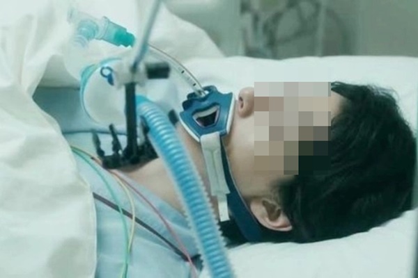 Cô gái rã rời vì tiêu chảy 30 lần một ngày, suýt mất mạng sau 1 bữa ăn, bác sĩ ngao ngán: biết nguy hiểm mà vẫn làm-1