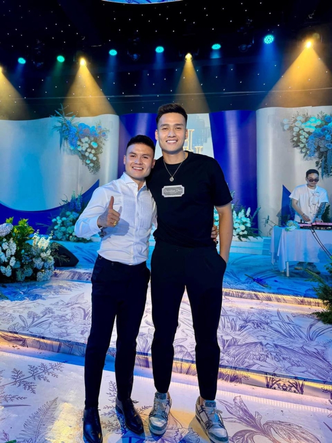 HLV Park Hang-seo quậy đục nước khi ăn cưới Quang Hải: Hết gọi Văn Hậu là thằng nhóc lớn đầu cần vợ chăm đến dí Duy Mạnh đi muộn-5