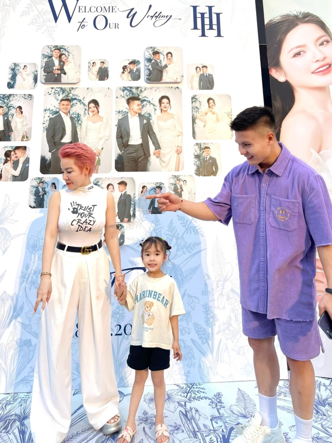 Chu Thanh Huyền xả vai cô dâu, mặc đồ của Quang Hải nhún nhảy cực sung cùng hội cầu thủ sau đám cưới-2