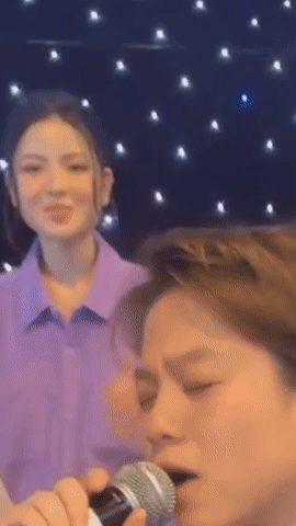 Chu Thanh Huyền xả vai cô dâu, mặc đồ của Quang Hải nhún nhảy cực sung cùng hội cầu thủ sau đám cưới-1