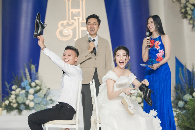 Chu Thanh Huyền xả vai cô dâu, mặc đồ của Quang Hải nhún nhảy cực sung cùng hội cầu thủ sau đám cưới-3