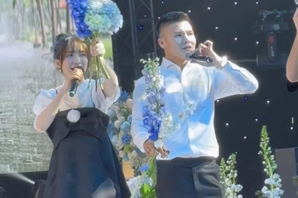 Hoà Minzy kéo tay Quang Hải lên quẩy cùng Chu Thanh Huyền, chú rể làm cameraman cho hội chị em quẩy tưng bừng-4