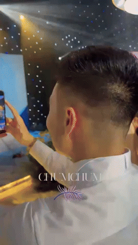 Hoà Minzy kéo tay Quang Hải lên quẩy cùng Chu Thanh Huyền, chú rể làm cameraman cho hội chị em quẩy tưng bừng-2