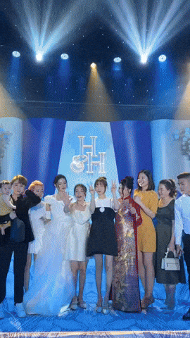 Hoà Minzy kéo tay Quang Hải lên quẩy cùng Chu Thanh Huyền, chú rể làm cameraman cho hội chị em quẩy tưng bừng-3