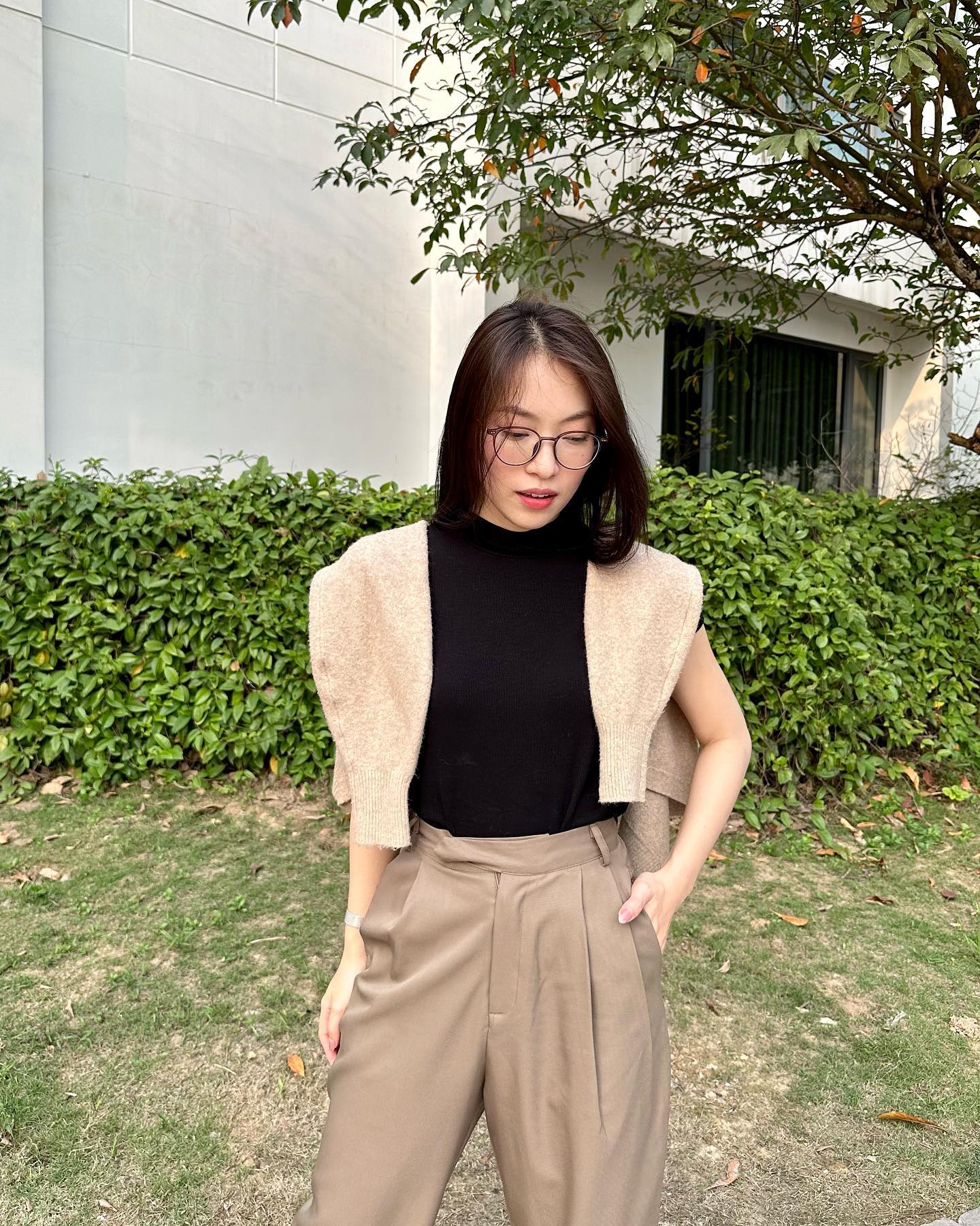 4 mẫu quần âu được mỹ nhân Việt mặc thường xuyên nhất vì phối đồ thế nào cũng đẹp-2