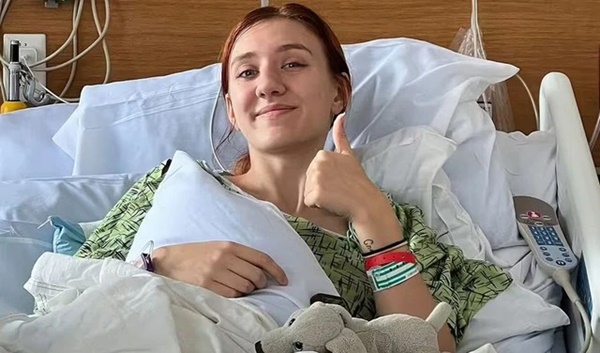 Phổi bẹp dúm, đầy sẹo vĩnh viễn, cô gái 20 tuổi hối hận vì đã làm 1 điều suốt 5 năm-3